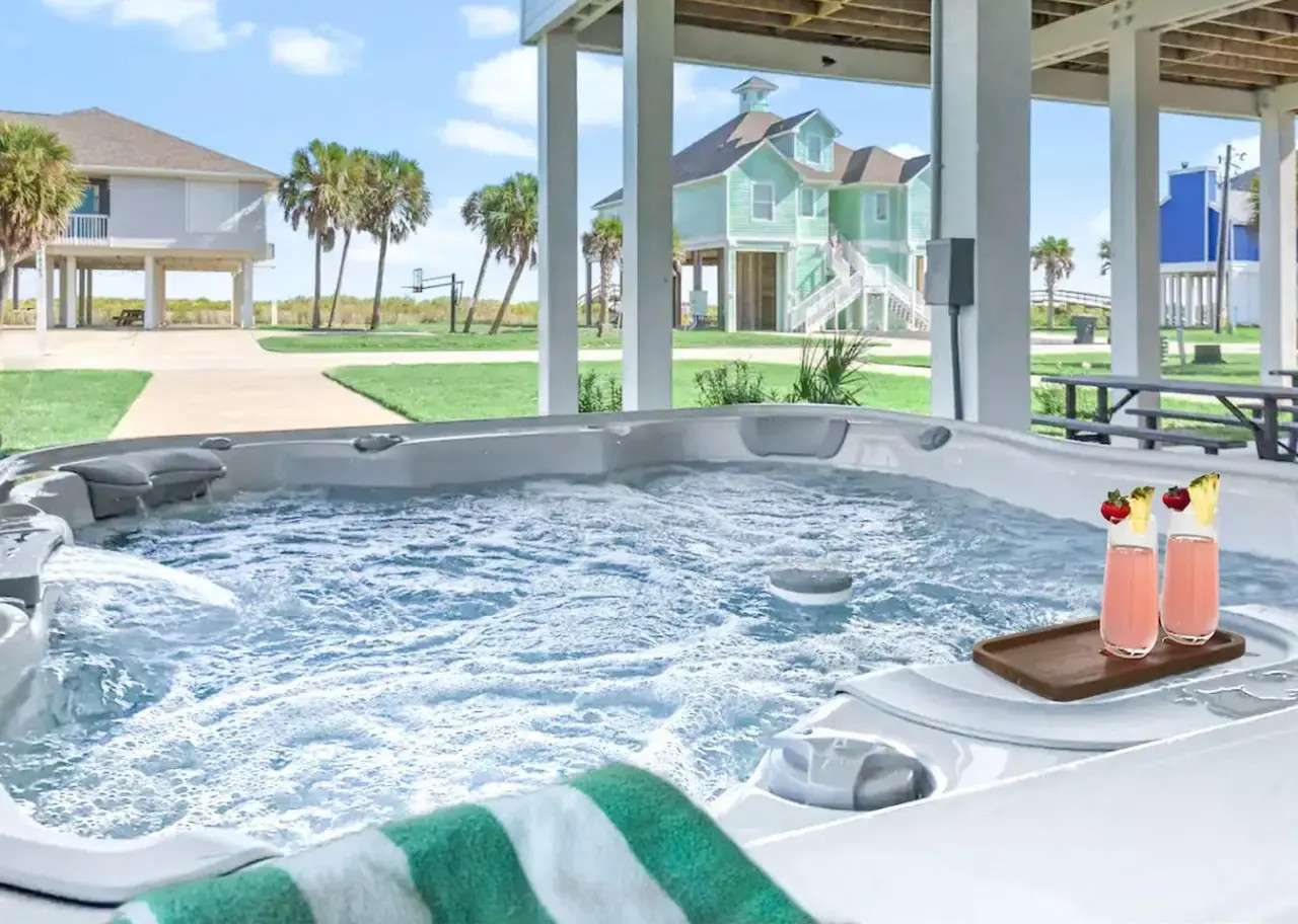 Daybreak Galveston Hot Tub | BeachBox