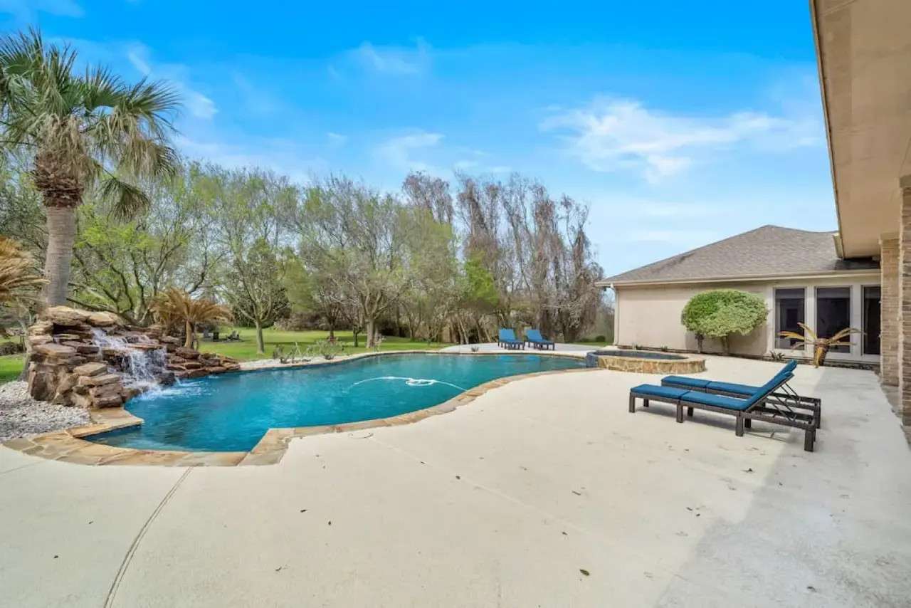 Palomas Rental Pool| BeachBox