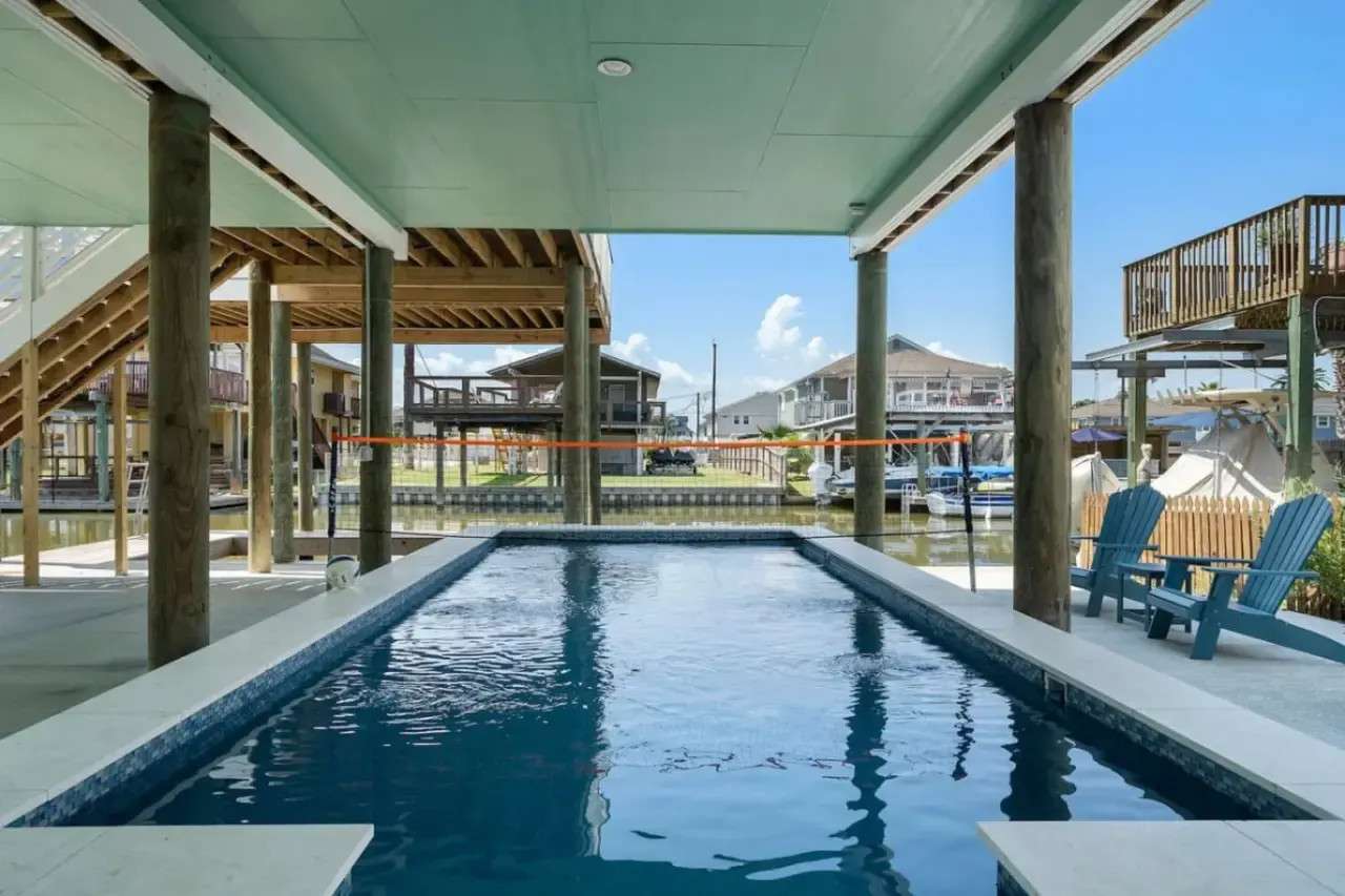 Moby Dick Rental Pool | Beachbox