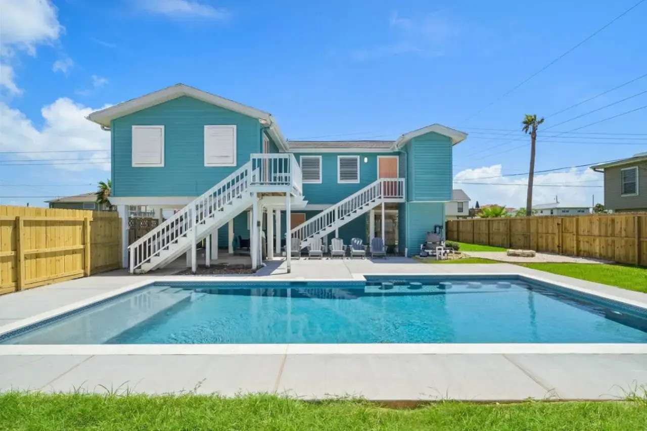 Poolside Paradise BeachBox