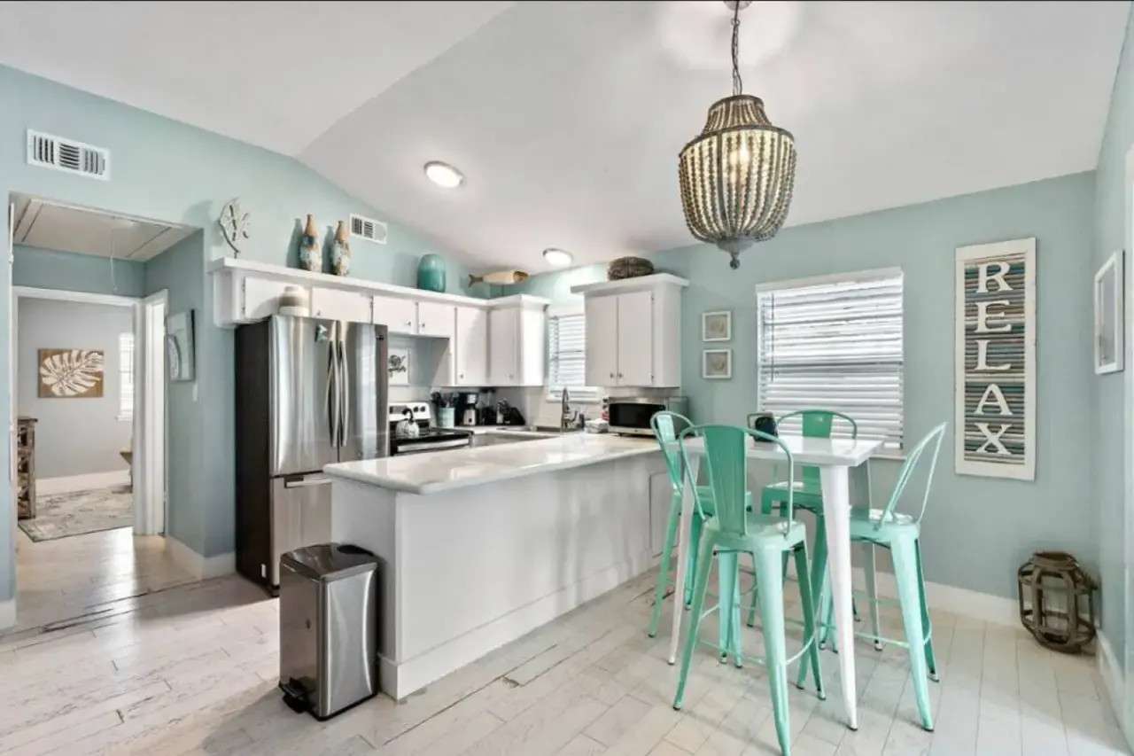 Poolside Paradise BeachBox Kitchen