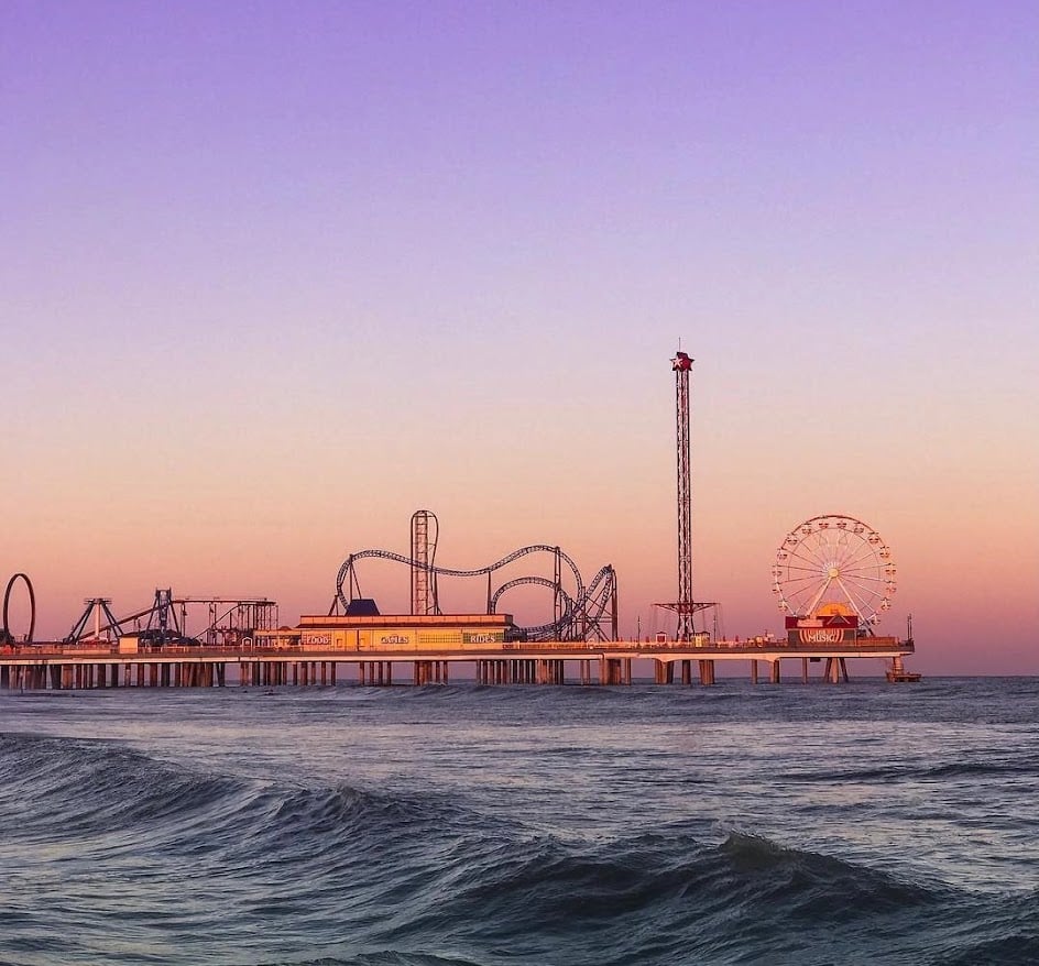 Galveston Pleasure Pier at dusk