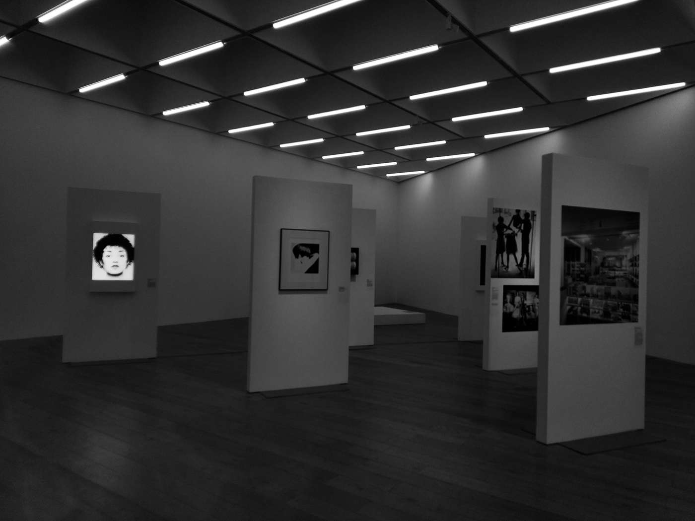 VbxDnN0thzs painting on walls