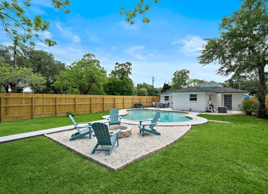 lifes-a-breeze-kemah-beachbox-vacation-rental